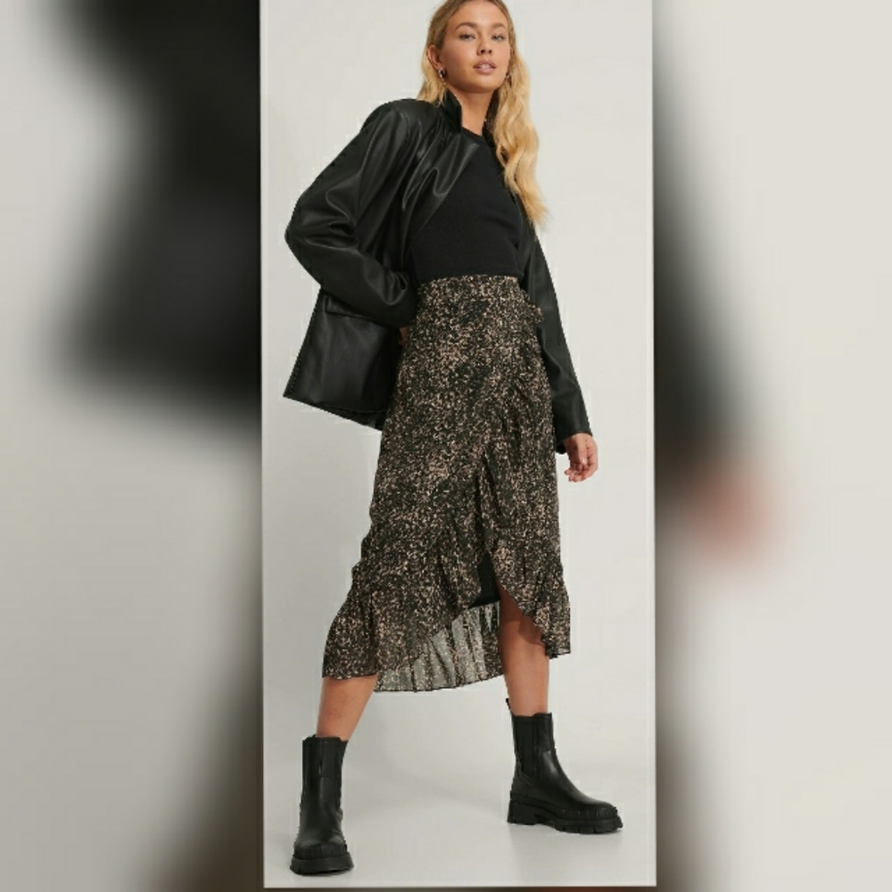 🦄Mystree ruffled floral asymmetric skirt